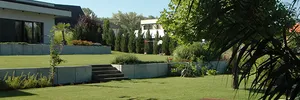 Lakeside garden – image 1
