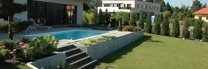 Lakeside garden – image 3