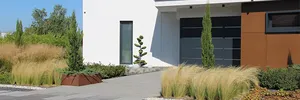 Lakeside garden – image 4